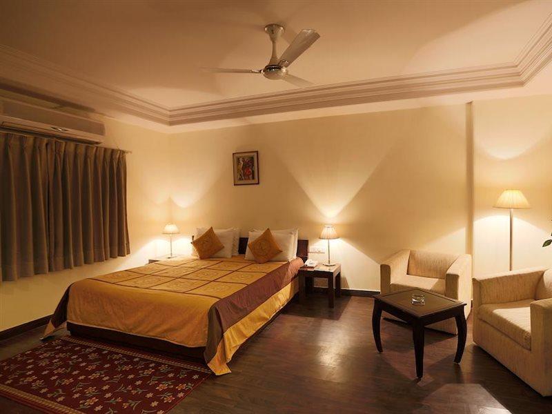 Hotel Waves, Delhi Airport Экстерьер фото