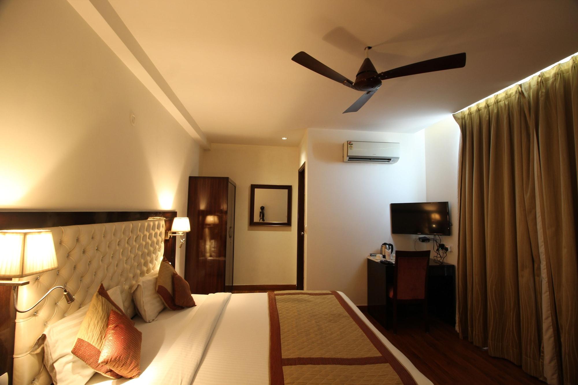 Hotel Waves, Delhi Airport Экстерьер фото