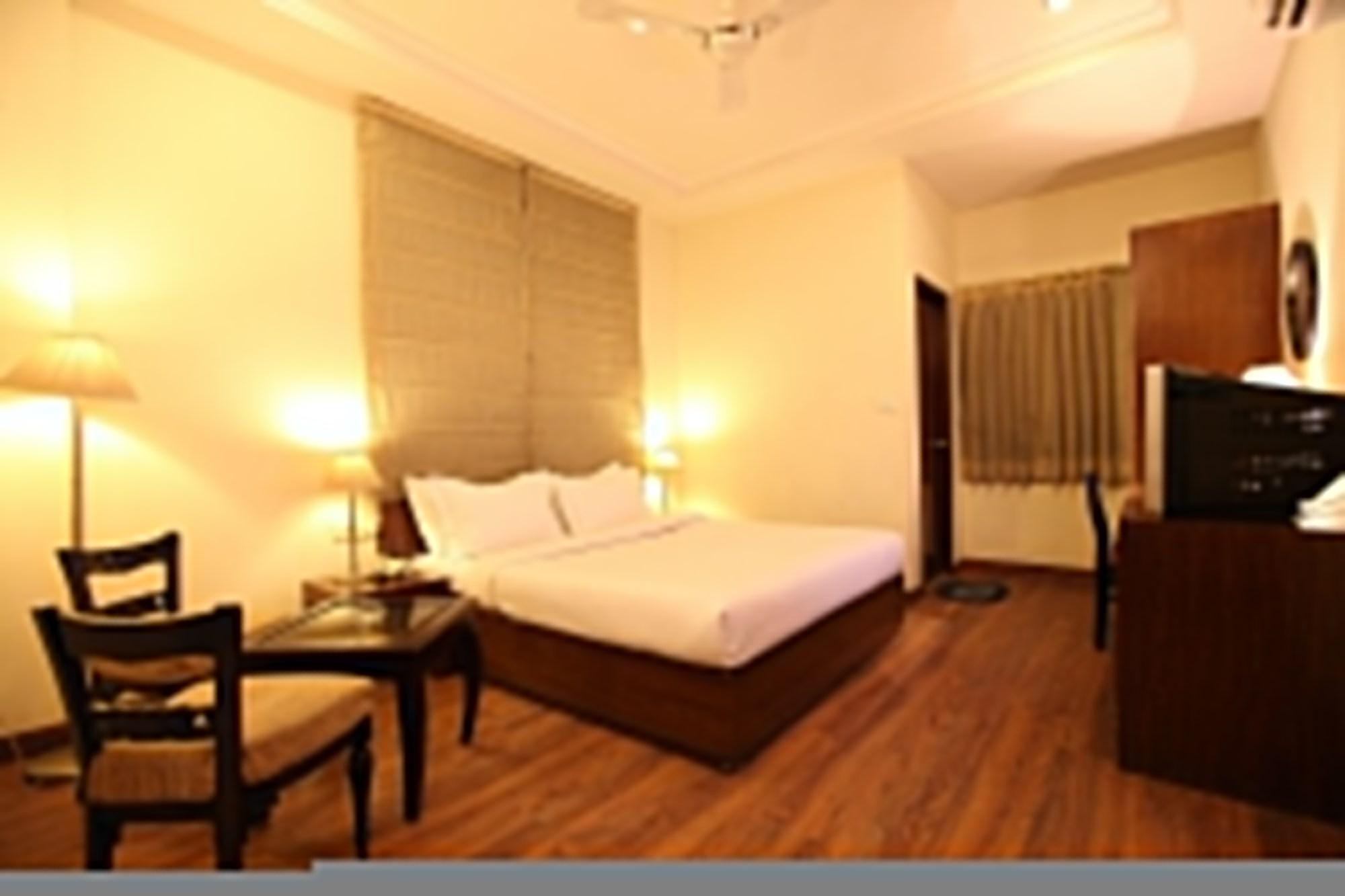 Hotel Waves, Delhi Airport Номер фото