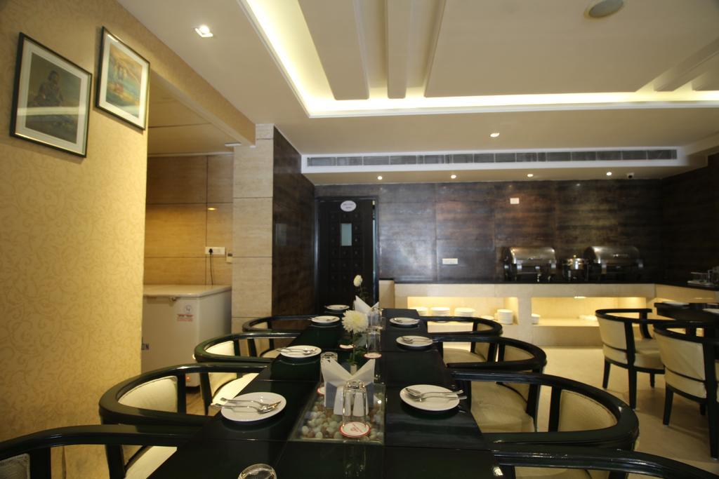 Hotel Waves, Delhi Airport Экстерьер фото