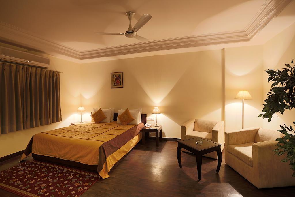 Hotel Waves, Delhi Airport Экстерьер фото