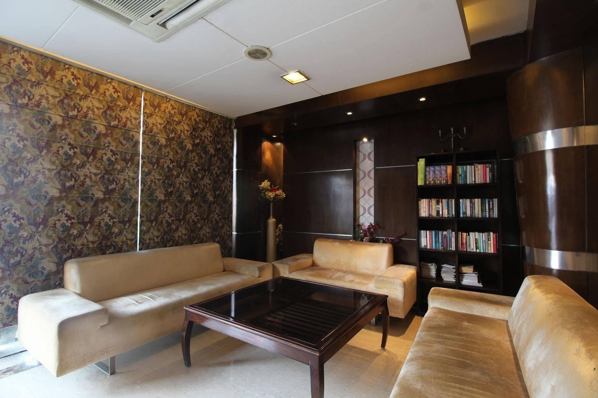 Hotel Waves, Delhi Airport Экстерьер фото