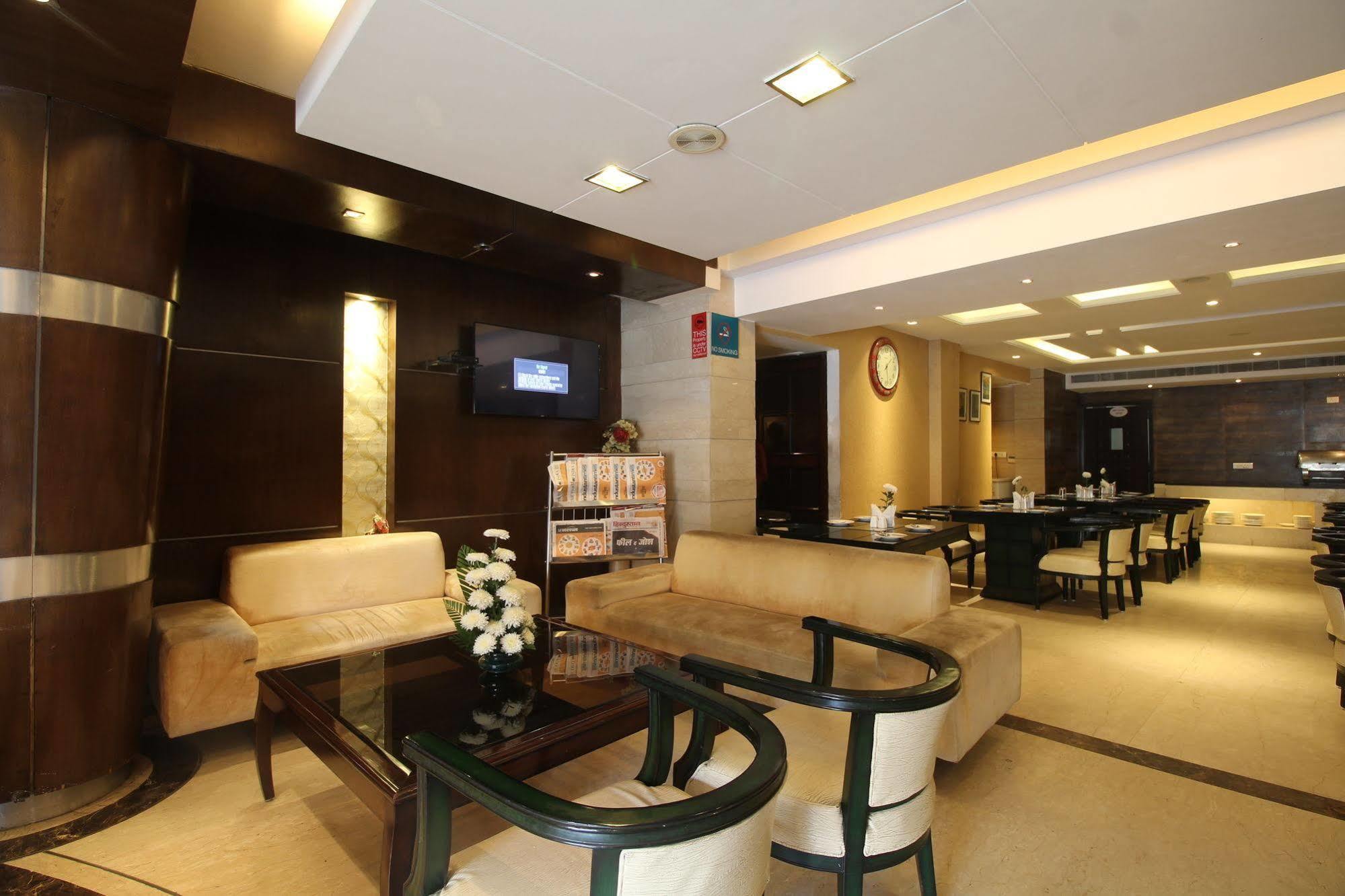 Hotel Waves, Delhi Airport Экстерьер фото