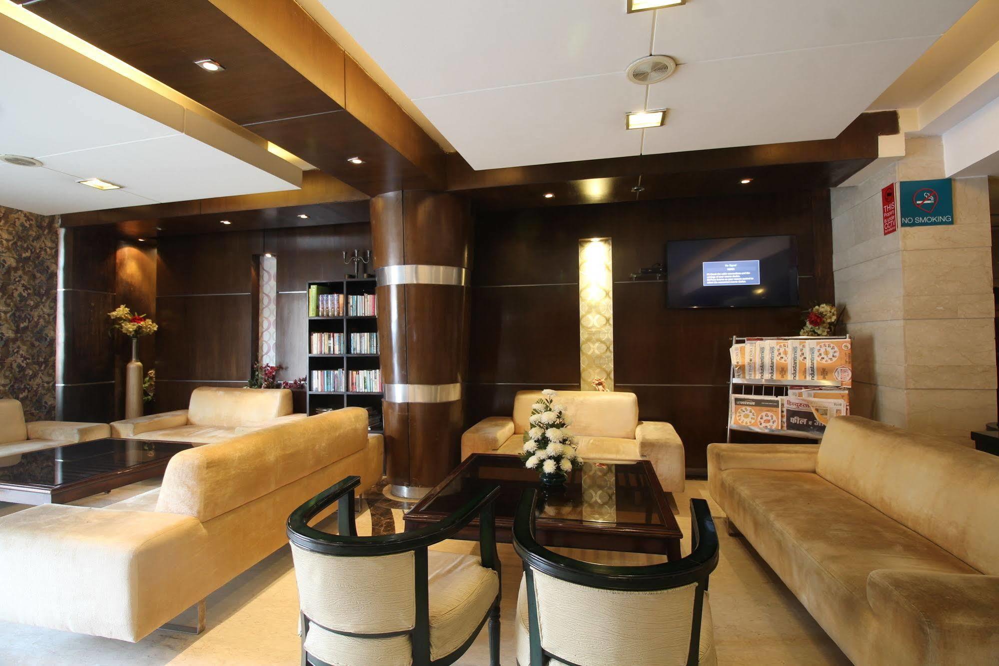 Hotel Waves, Delhi Airport Экстерьер фото